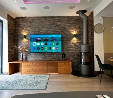 Guildford Apartment | Apartment in Guildford with Parking