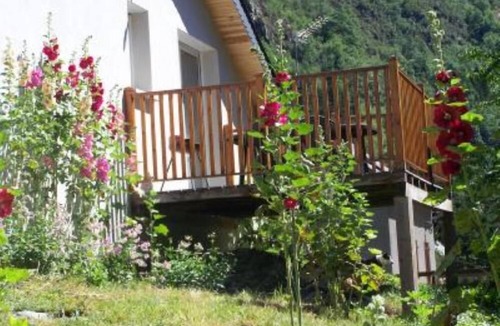 Aragnouet Apartment | apartment in house
