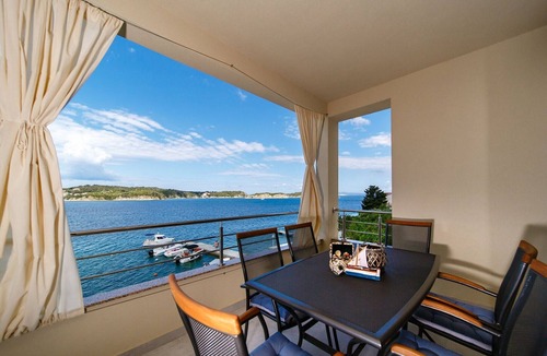 Supetarska Draga Boat Rental | Apartment in Supetarska Draga by the Beach