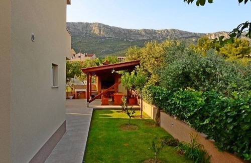 Kastel Sucurac Apartment | Apartment in Kaštel Sućurac with Seaview, Balcony, Air condition, WIFI (570-1)