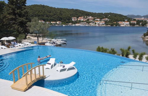 Cove Tri Zala (Zrnovo) Apartment | Apartment in Korculla with pool