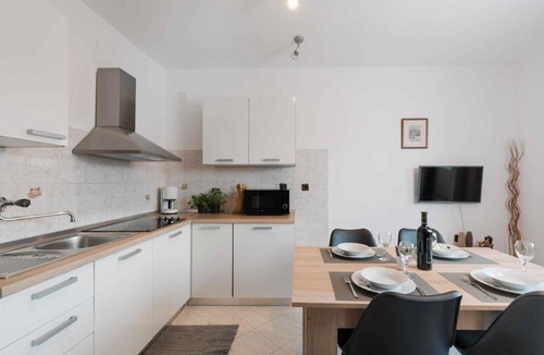 Kapelica Apartment | Apartment in Labin with Two-Bedrooms 2