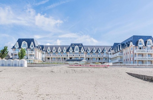 Le Crotoy Apartment | Apartment in Le Crotoy with sea views