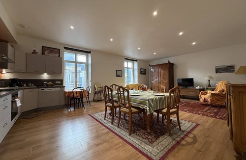 Bollee Apartment | Apartment in Le Mans with Private Garage