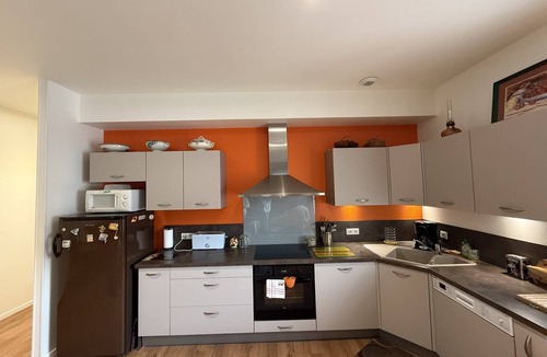 Bollee Apartment | Apartment in Le Mans with Private Garage