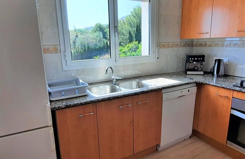 Llanca Apartment | Apartment in Llançà with private pool, WiFi, parking and pets allowed