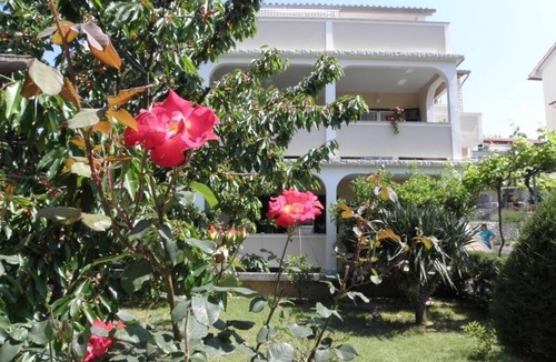 Lopar Apartment | Apartment in Lopar with Balcony, Air condition, WIFI, Washing machine (893-1)