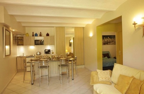 Forcalquier Bed & Breakfast | Apartment in Mas provençale pool & spa residence