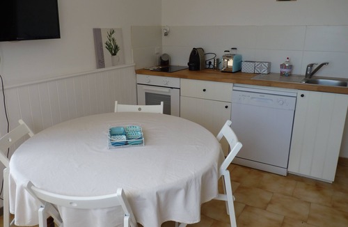 Miramas Apartment | Apartment in Mas Provençal, exclusive swimming pool, ideal for families