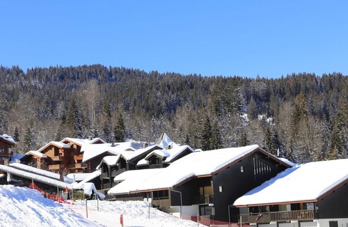 Les Esserts Apartment | Apartment in Morillon near Ski Slopes & Beach