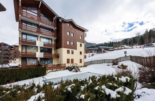 Les Esserts Apartment | Apartment in Morillon near Ski Slopes