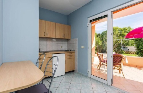 Zaton Apartment | Apartment in Nin with Pool near the Beach