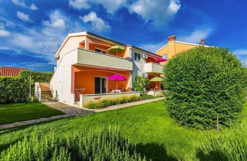 Zaton Apartment | Apartment in Nin with Pool near the Beach