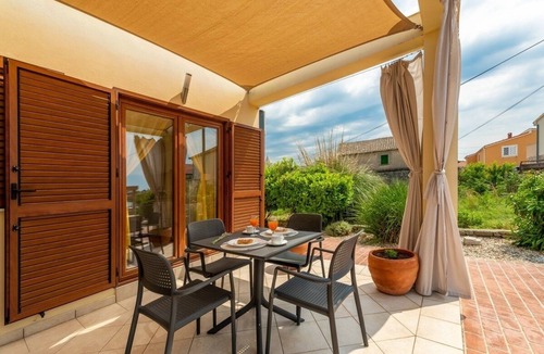 Nin Apartment | Apartment in Nin with Terrace, Air condition, WIFI (864-3)