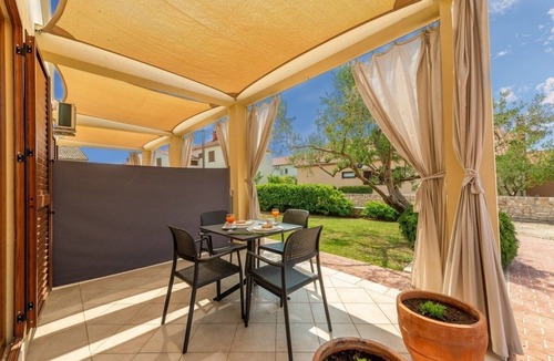 Nin Apartment | Apartment in Nin with Terrace, Air condition, WIFI (864-3)