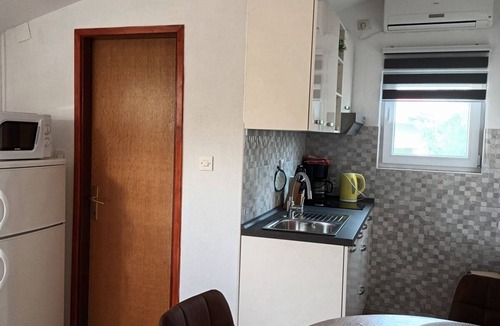 Nin Apartment | Apartment in Nin with Terrace, Air condition, WIFI (3722-2)