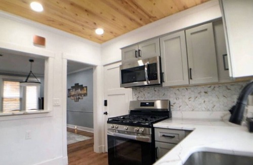 Point Breeze North Apartment | Apartment In Point Breeze