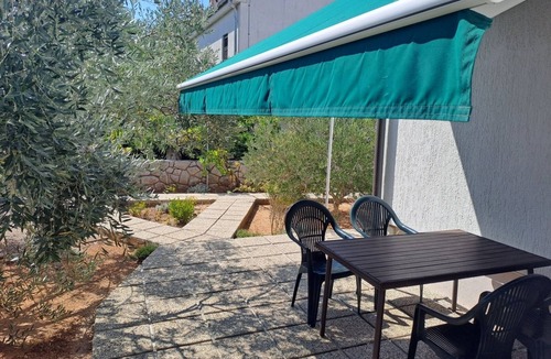 Punat Apartment | Apartment in Punat with Terrace, Air condition, WIFI, Washing machine (3829-2)