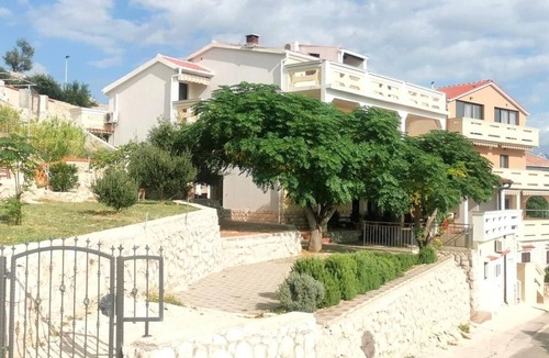 Zubovici Apartment | Apartment in quiet place and next to the beach
