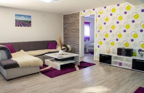 Rakovica Apartment | Apartment in Rakovica with Wi-Fi (601-3)