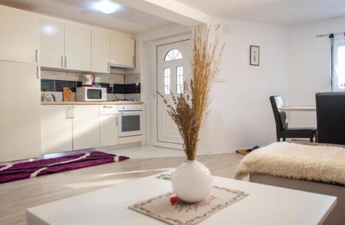 Rakovica Apartment | Apartment in Rakovica with Wi-Fi (601-3)