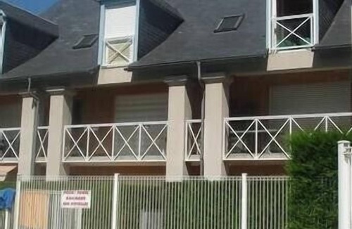 Esquieze-Sere Apartment | Apartment in residence with pool, near all amenities