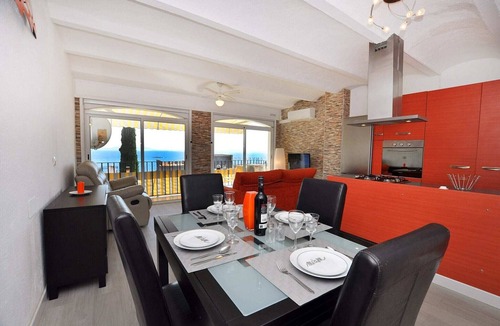 Almadraba-Canyelles Apartment | Apartment in Roses with sea view