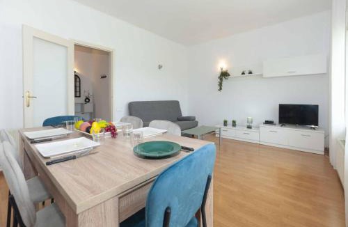 El Mas Oliva Apartment | Apartment in Roses with Sea Views & Pool