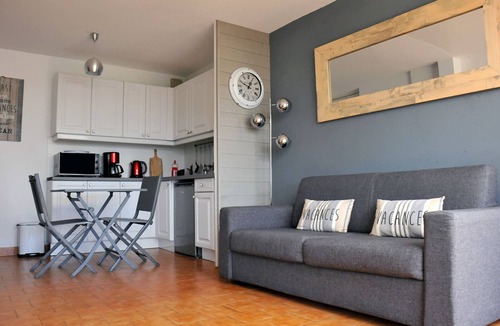 La Nartelle Apartment | Apartment in Sainte Maxime with sea view, sleeps 4, sandy beach 300 m'away