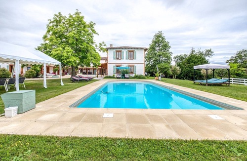 Rabastens Apartment | Apartment in Tarn with Pool and Bubble Bath