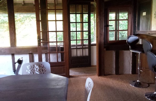 Le Bois-Hellain Cottage | Apartment in the large park of an authentic Norman thatched cottage