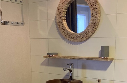 Uchizy Apartment | Apartment in the center of the village with swimming pool