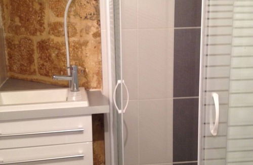 Ecusson Apartment | Apartment in the city center, near public transport, 1 bedroom, sleeps 2