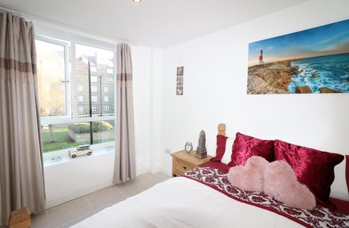 Shadwell Apartment | Apartment in Tower Bridge