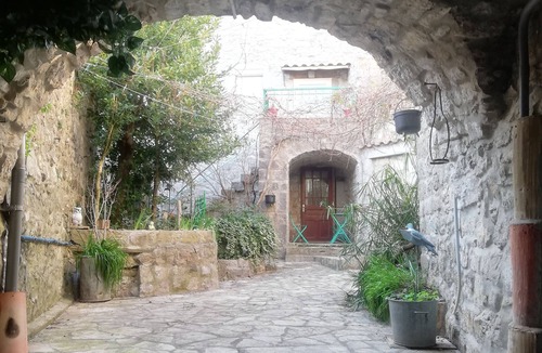 Lussas Apartment | Apartment in typical Ardèche stone house