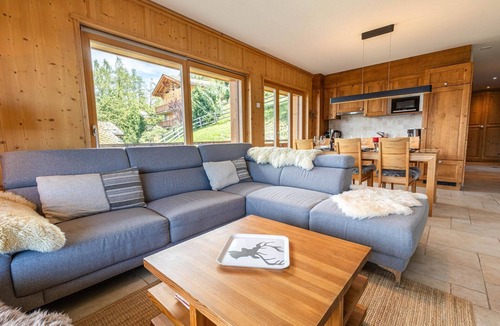 Sion Apartment | Apartment in Veysonnaz with Ski Slope Access