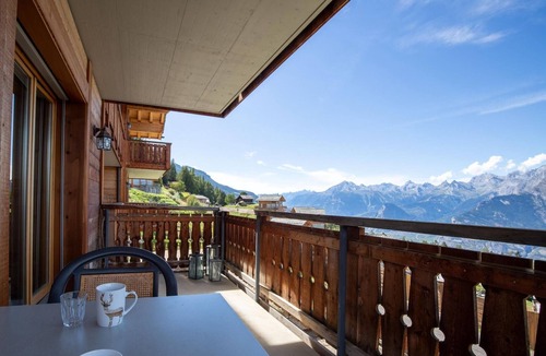 Sion Apartment | Apartment in Veysonnaz with Ski Slope Access