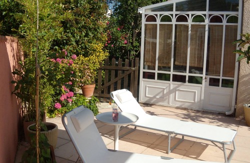 Baillargues Apartment | Apartment in villa with private pool and garden