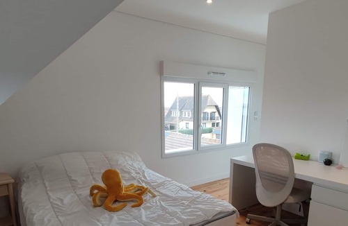 Luc-sur-Mer House | Apartment in Villa front of the Sea