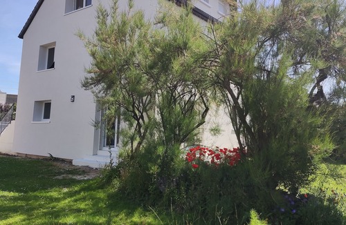 Luc-sur-Mer House | Apartment in Villa front of the Sea