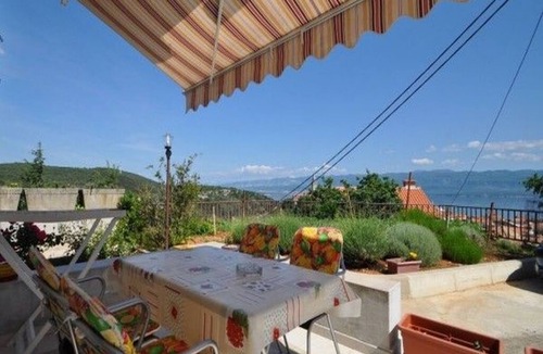 Vrbnik Apartment | Apartment in Vrbnik with Seaview, Terrace, Air condition, WIFI (879-1)