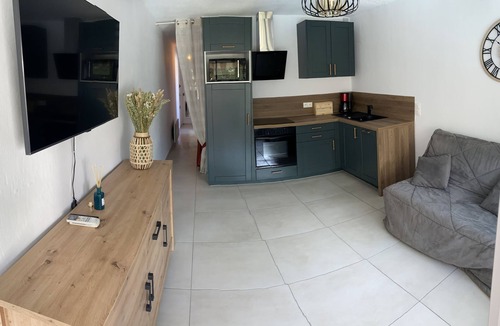 Port Rive Gauche Apartment | Apartment in wooded residence with swimming pool