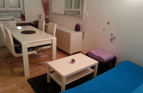 Zagreb Apartment | Apartment in Zagreb with Balcony, WIFI, Washing machine (4292-1)