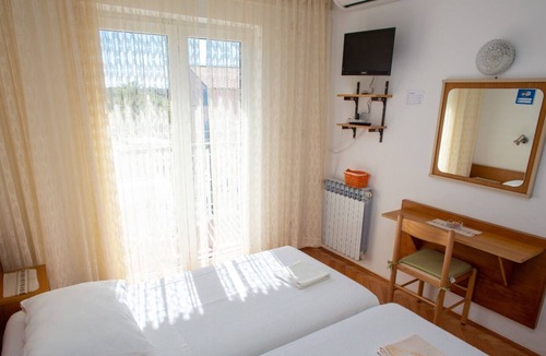 Zrce Apartment | Apartment Ivan - great location: R3(2) - Novalja, Island Pag, Croatia