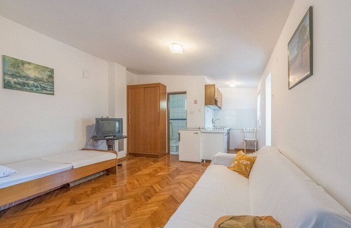 Jadrtovac Apartment | Apartment Ivic A3 near the beach
