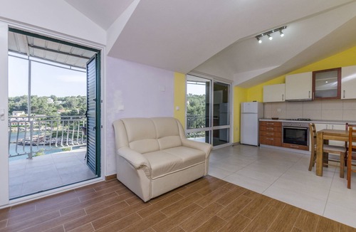 Vrbanj Apartment | Apartment Ivo (38672-A1) - Basina
