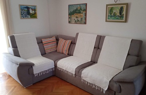 Sumartin Apartment | Apartment Jadrato - 100 m from sea: - Sumartin, Island Brac, Croatia