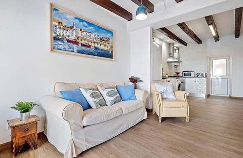 Costa Dorada Apartment | Apartment 'Jb' with Sea Views, Wi-Fi and Air Conditioning