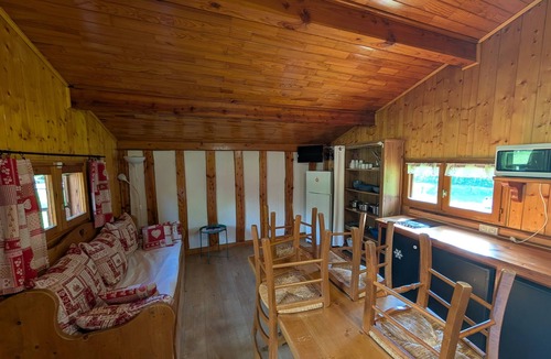 Vaulnaveys-le-Bas Apartment | Apartment 'Jonquille' with Mountain View, Wi-Fi and Air Conditioning