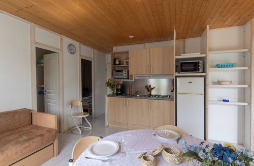 Gravieres House | Apartment 'Kevin- Mas Lachamp' with Mountain View, Shared Pool and Air Conditioning